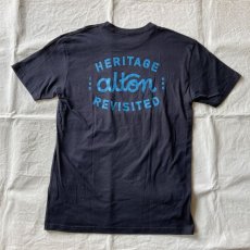 画像4: ※USA買付【alton.】「HERITAGE REVISITED」プリント半袖Tシャツ  (4)