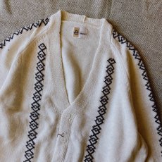 画像2: 【TOWN CRAFT】CROSS JACQUARD CARDIGAN (WHITE) (2)