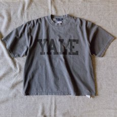 画像2: 【THE BOOK STORE】YALE LOGO SS TEE / ロゴプリント半袖Tシャツ (2color) (2)