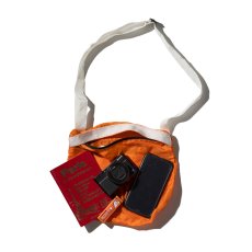 画像2: 【PUEBCO】VINTAGE HEAVY PARACHUTE SHOULDER POUCH（Orange） (2)