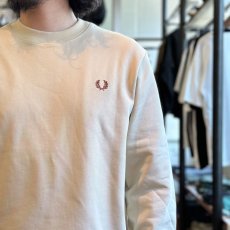 画像2: 【FRED PERRY/フレッドペリー】Crew Neck Sweatshirt（OATMEAL） (2)