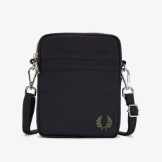 画像3: 【FRED PERRY/フレッドペリー】Nylon Twin Tipped Small Bag (3)