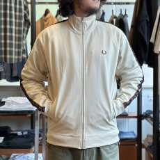 画像2: 【FRED PERRY/フレッドペリー】Contrast Taped Track Jacket（OATMEAL） (2)