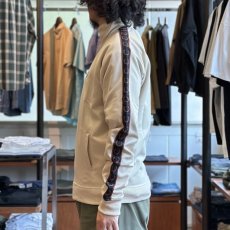 画像4: 【FRED PERRY/フレッドペリー】Contrast Taped Track Jacket（OATMEAL） (4)