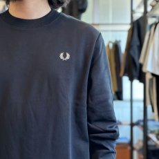 画像2: 【FRED PERRY/フレッドペリー】Crew Neck Sweatshirt（BLACK） (2)