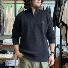 画像2: 【FRED PERRY/フレッドペリー】WAFFLE STITCH HALF ZIP JUMPER（BLACK） (2)