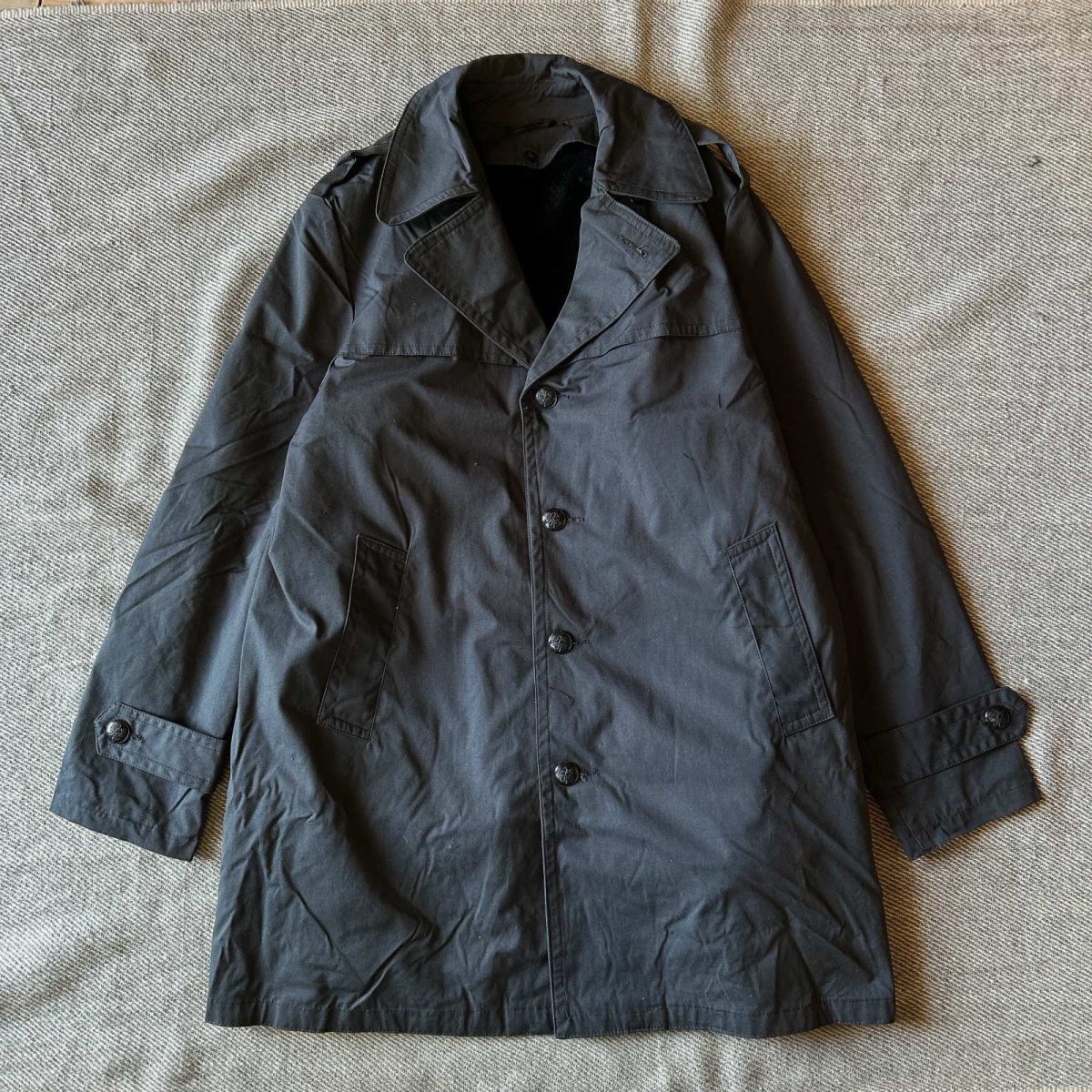 画像1: 【ポーランド軍】 オフィサートレンチコート (BLACK) (1)