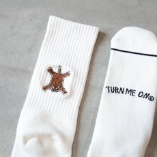 画像3: 【TURN ME ON ®】トラロゴ刺繍ソックス（WHITE） (3)