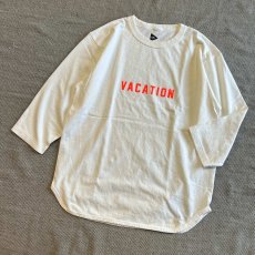 画像1: 【FUNG/ファング】7分袖プリントTee "VACATION" (WHITE)  (1)