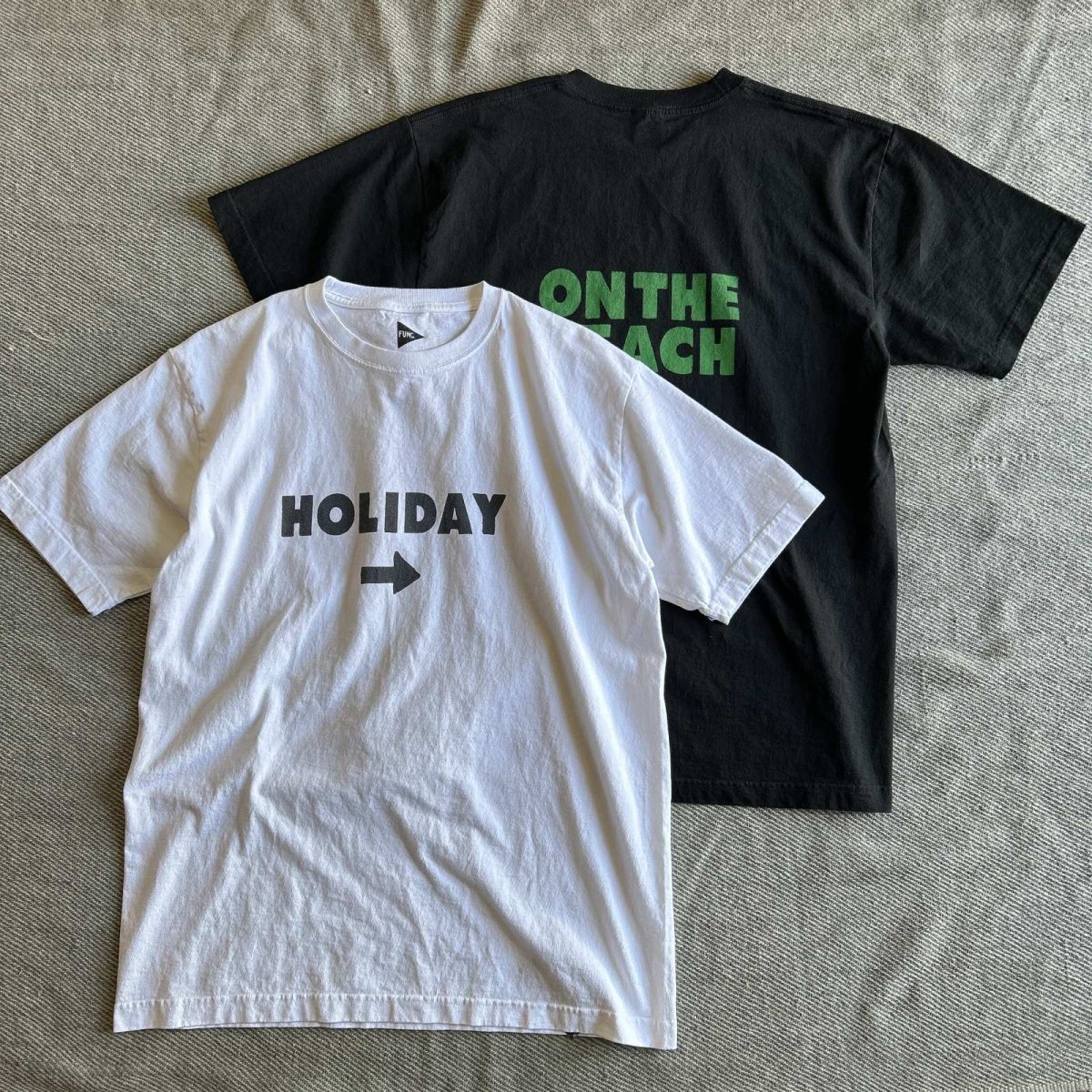 画像1: 【FUNG/ファング】半袖プリントTee "HOLIDAY" (2color)  (1)