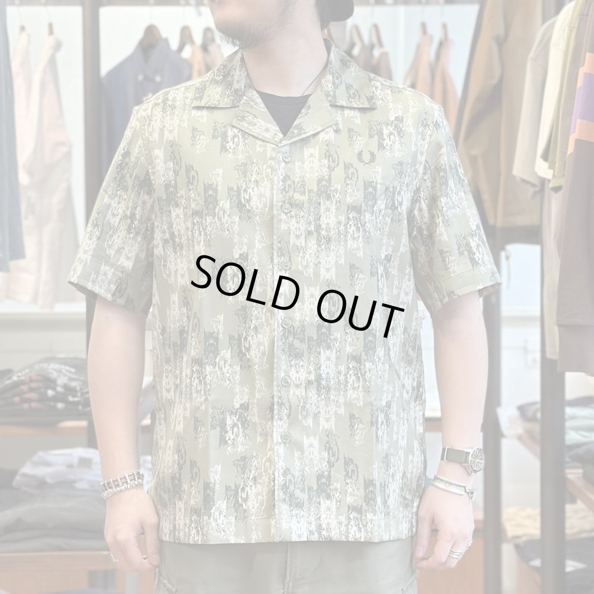 画像1: 【FRED PERRY/フレッドペリー】Abstract Print Revere Collar Shirt (1)