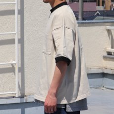 スモークベージュ