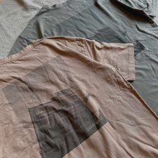 画像1: 【R.O.T】フォトTシャツ「brick building」（2color） (1)
