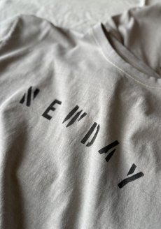 画像2: 【Stroke】VINTAGE STENCIL PRINT TEE「NEW DAY」 (2)