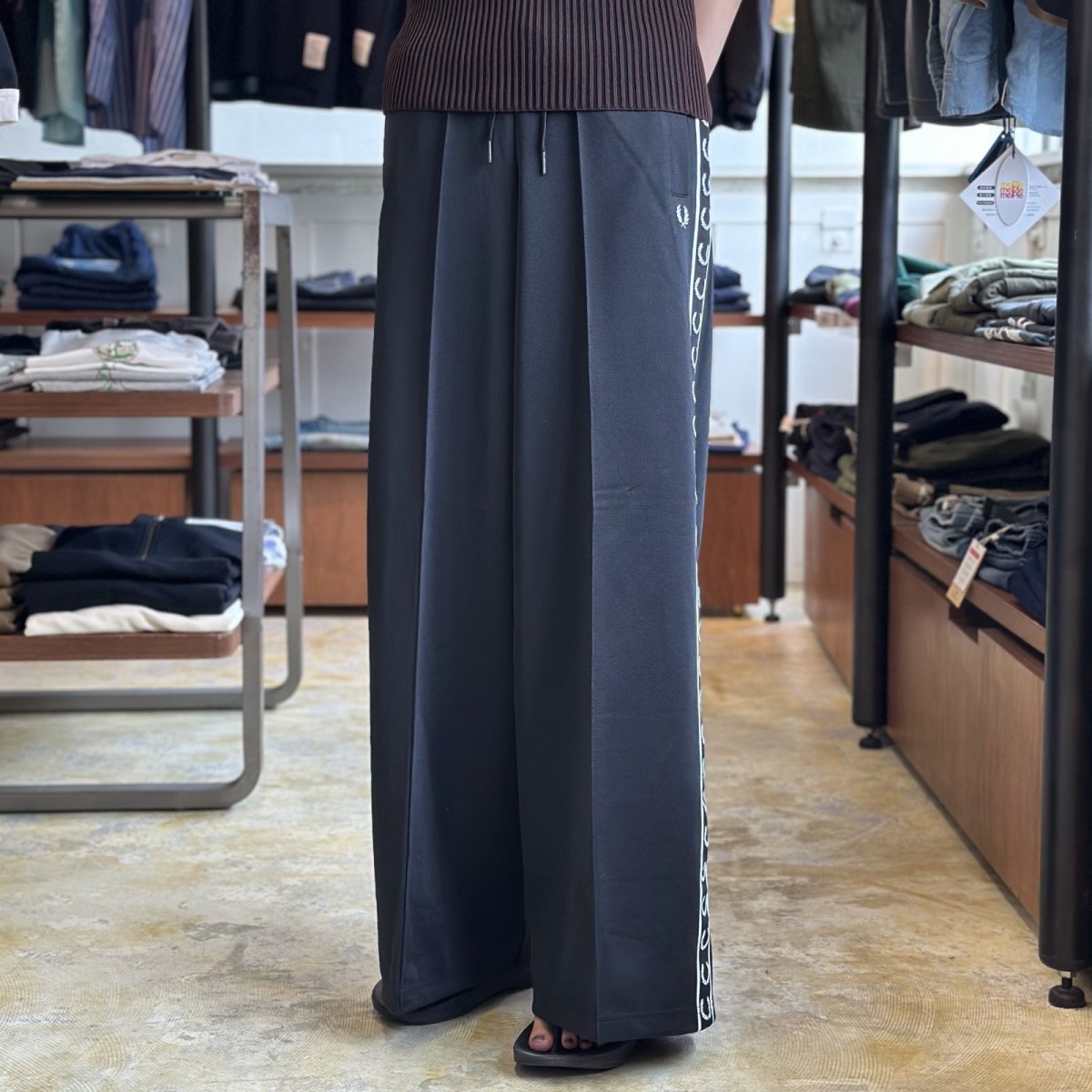 画像1: 【FRED PERRY/フレッドペリー】Taped Track Pants（BLACK） (1)