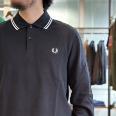 画像2: 【FRED PERRY/フレッドペリー】LS TWIN TIPPED FREDPERRY Shirt（350：BLACK） (2)
