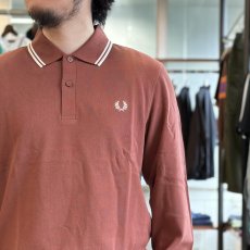 画像2: 【FRED PERRY/フレッドペリー】LS TWIN TIPPED FREDPERRY Shirt（Z51：WHISKY BROWN / ECRU） (2)
