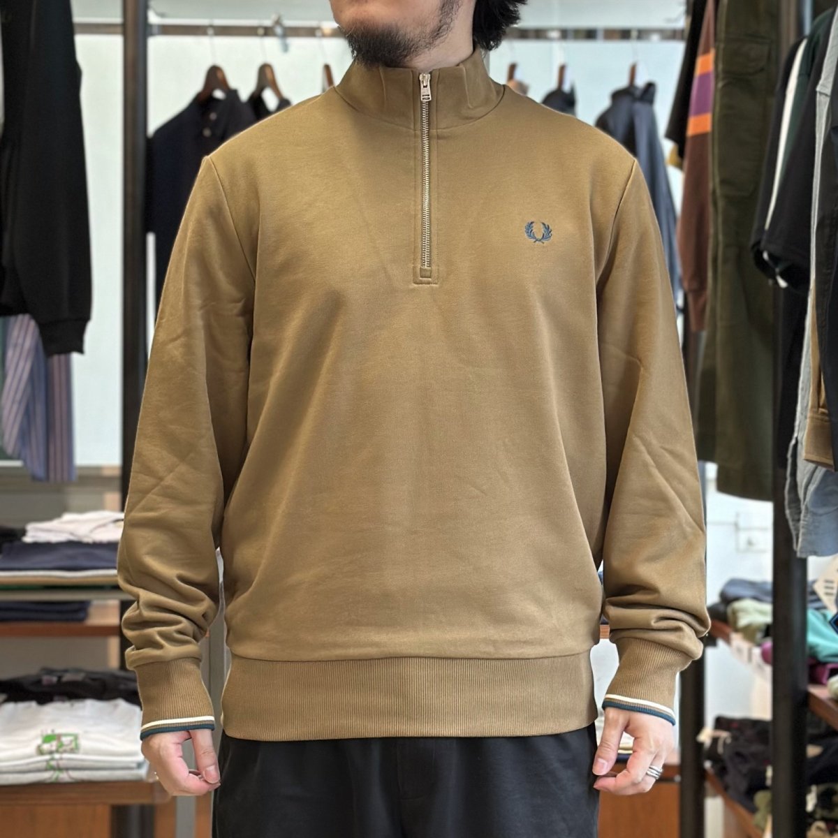 画像1: 【FRED PERRY/フレッドペリー】Half Zip Sweatshirt（Z60_SHADEDSTONE/ECRU/DARKPETROL） (1)