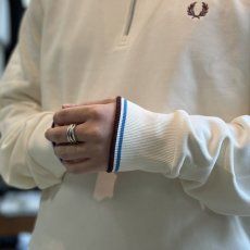 画像4: 【FRED PERRY/フレッドペリー】Half Zip Sweatshirt（Z46：ECRU / COURT BLUE / OX BLOOD） (4)