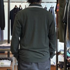画像4: 【FRED PERRY/フレッドペリー】LS TWIN TIPPED FREDPERRY Shirt（T50：NIGHT GREEN / SNOW WHITE） (4)