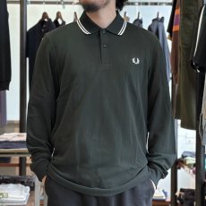 画像1: 【FRED PERRY/フレッドペリー】LS TWIN TIPPED FREDPERRY Shirt（T50：NIGHT GREEN / SNOW WHITE） (1)