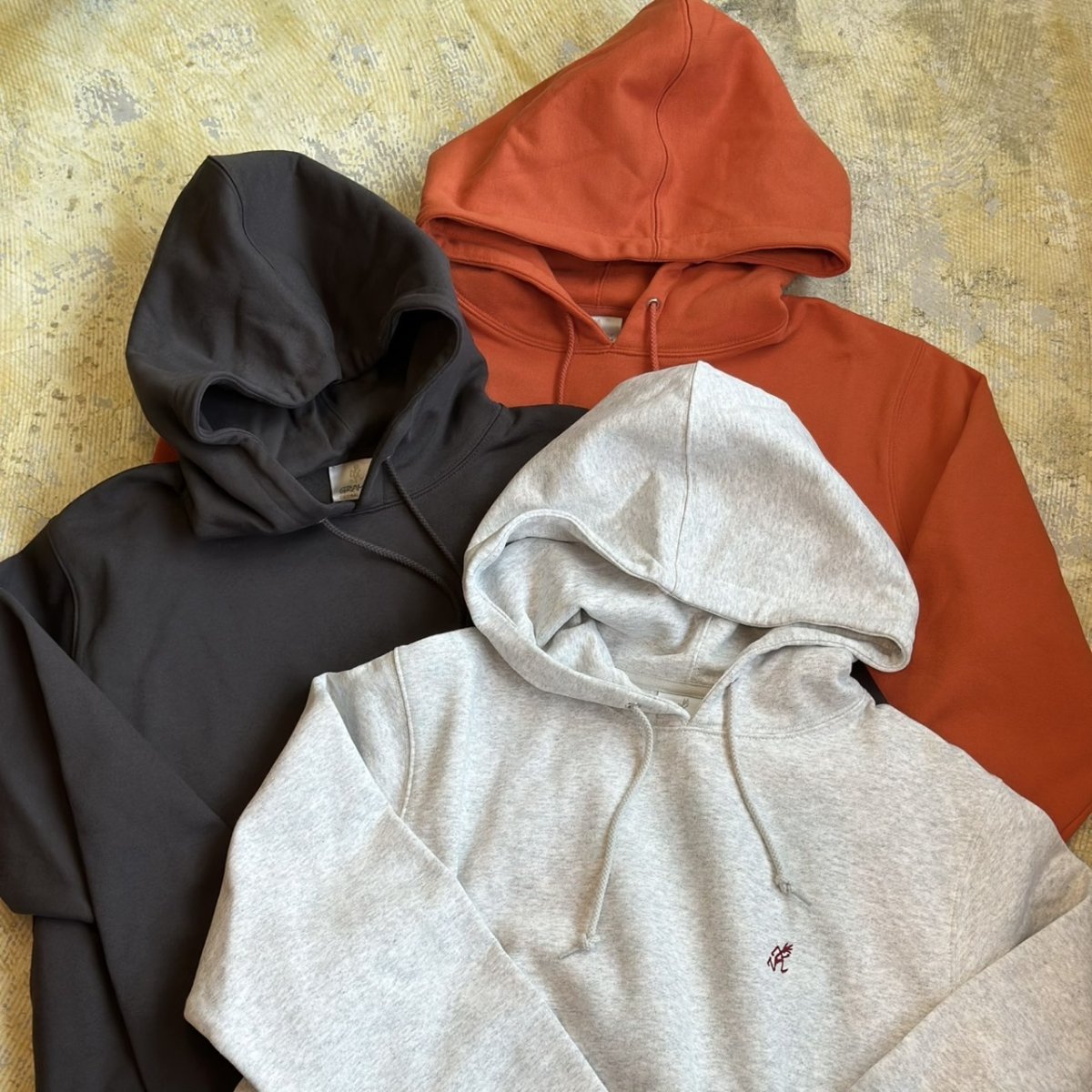 画像1: 【Gramicci/グラミチ】ONE POINT HOODED SWEATSHIRT | ワンポイントフーデッドスウェットシャツ (3color) (1)