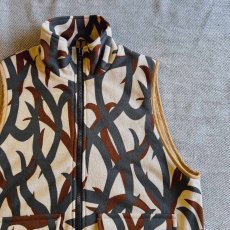 画像3: 【MADE IN STANDARD / メイドインスタンダード】QUILT LINED PRINTED ACTIVE VEST（KHAKI） (3)