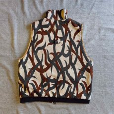 画像8: 【MADE IN STANDARD / メイドインスタンダード】QUILT LINED PRINTED ACTIVE VEST（KHAKI） (8)