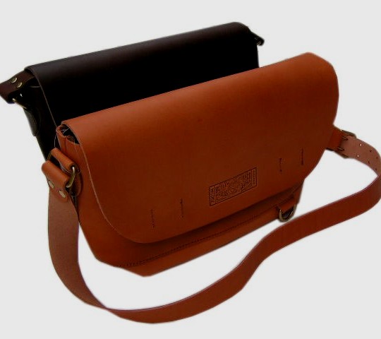 Butler Verner Sails】本ヌメ革フラップショルダーBAG（２color）