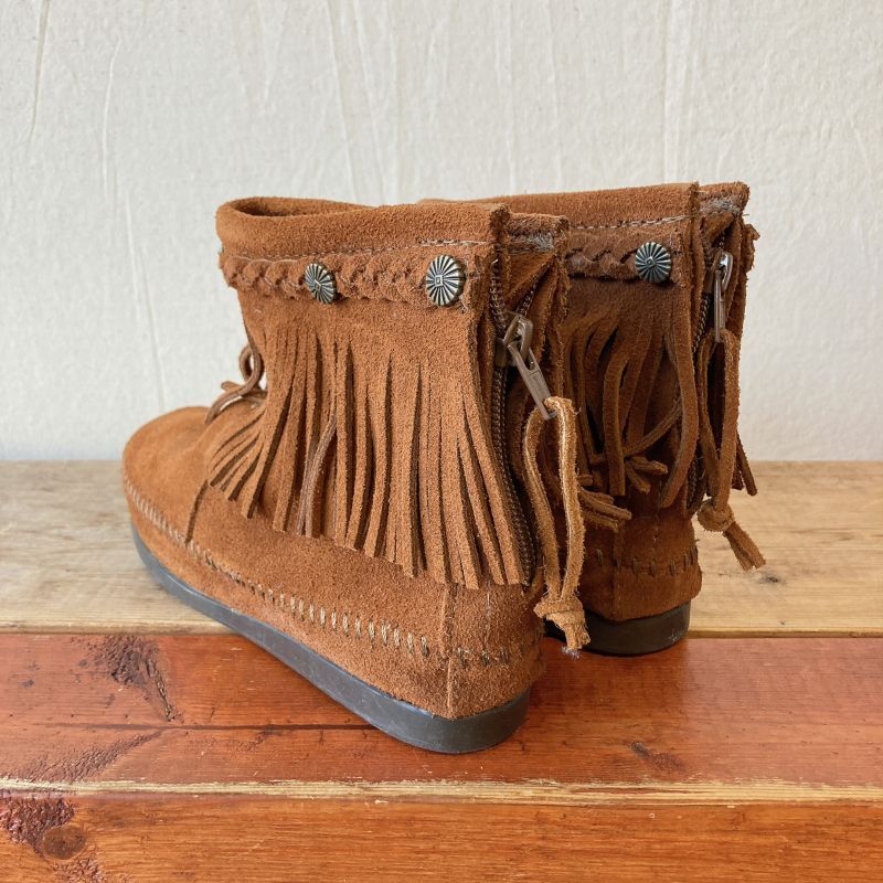 MINNETONKA（ミネトンカ）】HI TOP BACK ZIPPER BOOT (BROWN)