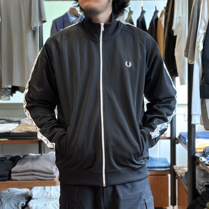 FRED PERRY/フレッドペリー】Taped Track Jacket（ BLACK）