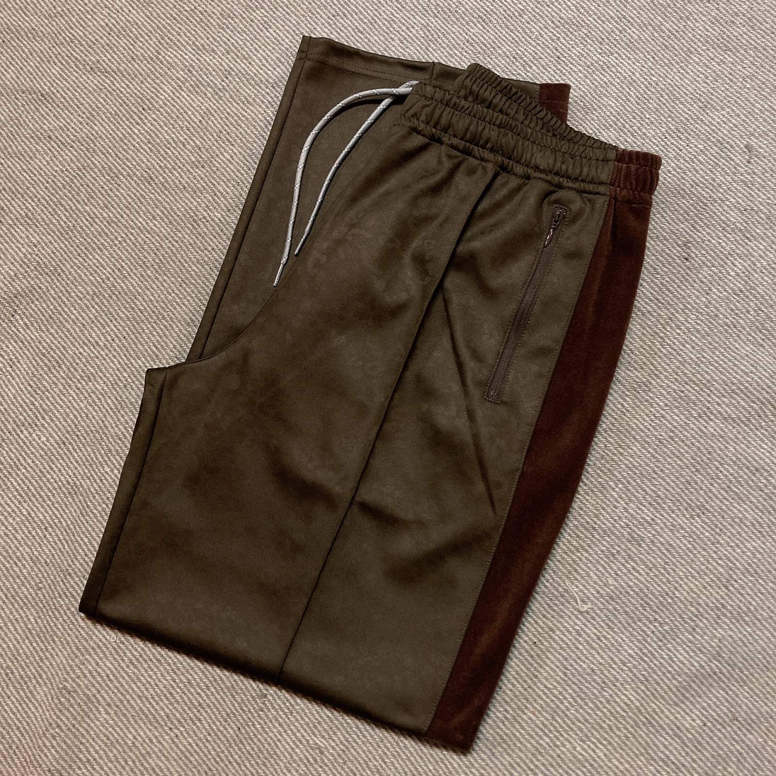 【SUNNY SPORTS】3D EMB TRACK PANTS (Brown)